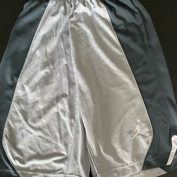 Like new mens Jordan shorts size Small - Picture 2 of 7